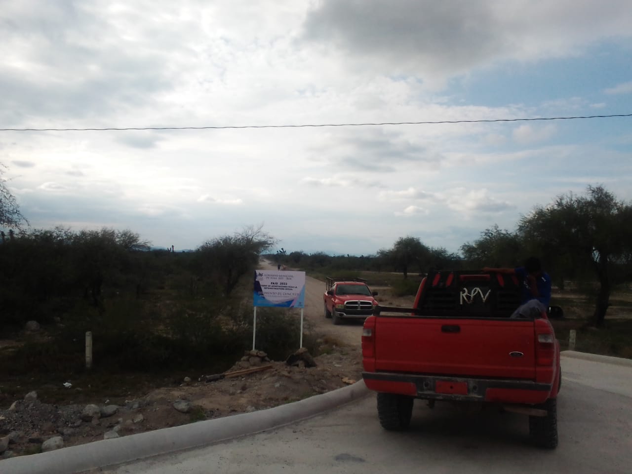 Rehabilita Leija Villarreal acceso a camino del ejido Emiliano Zapata la «Viga»