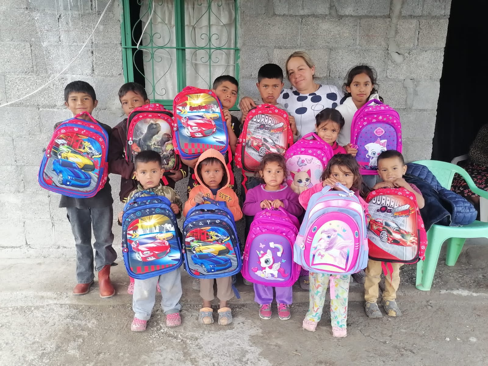Niños del Ejido Servando Canales fueron apoyados con Mochilas para continuar con sus estudios